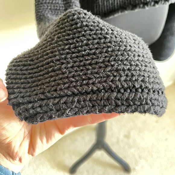 CIDER Black Chunky Knit Cropped V Neck Sweater Size S - Picture 3 of 6